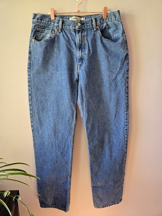 Levi's Other - Levi's 550 Relaxed Fit Jeans Medium Wash 36x34 (Measures 35x33)👖✨